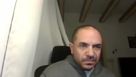 Snapshot of emmagold123 chatting on December 25, 4:33 am Ariel online show from December 25, 4:33 am