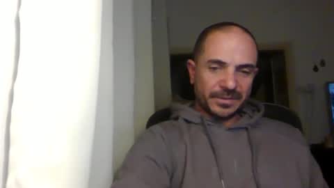 Snapshot of emmagold123 chatting on February 4, 8:28 pm Ariel online show from February 4, 8:28 pm