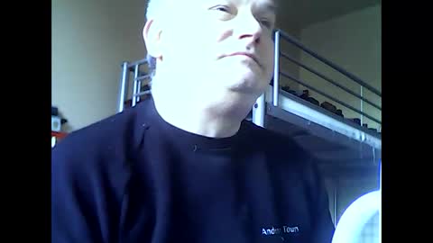 englishguysurrey online show from April 2, 6:32 am