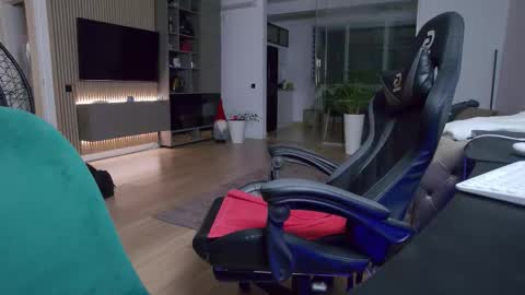 Erik online show from February 9, 10:14 pm