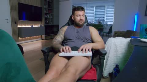 Erik online show from April 11, 4:10 pm