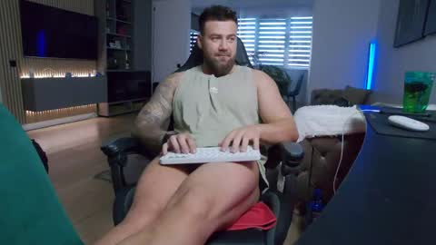 Erik online show from May 18, 5:39 pm