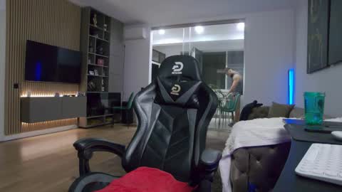 Erik online show from May 29, 8:52 pm