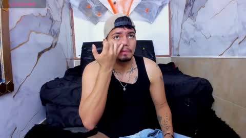 Snapshot of enrique_villa23 chatting on October 20, 1:37 pm enrique online show from October 20, 1:37 pm