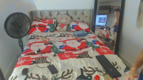 enyer_twin online show from December 17, 11:33 pm