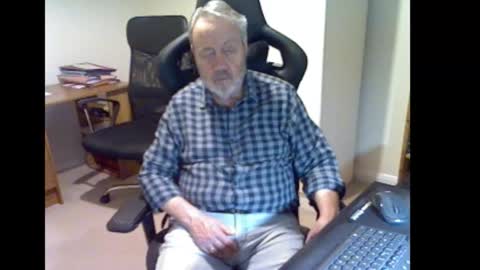 erasmus_d online show from February 10, 6:45 pm