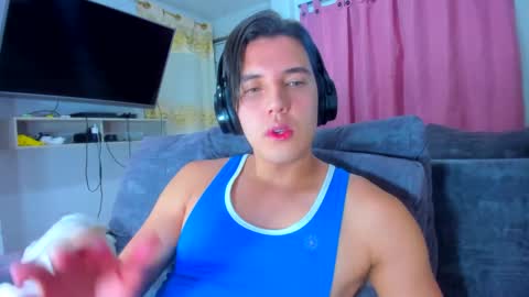 Snapshot of eric_twink18 chatting on January 20, 4:43 am eric_twink18 online show from January 20, 4:43 am