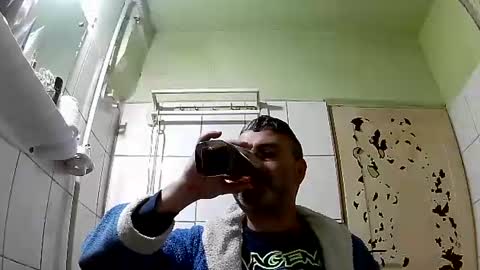 Snapshot of ericboy32 chatting on December 2, 8:53 pm eric online show from December 2, 8:53 pm