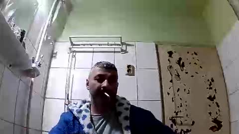 Snapshot of ericboy32 chatting on January 4, 1:10 am eric online show from January 4, 1:10 am