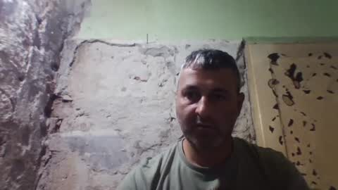 Snapshot of ericboy32 chatting on September 26, 1:03 am eric online show from September 26, 1:03 am