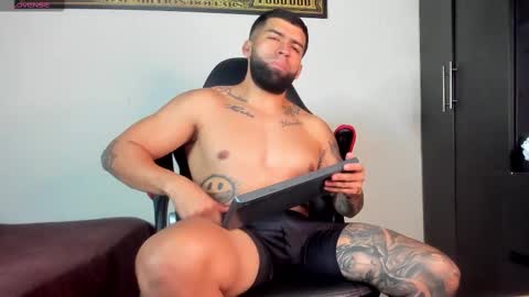 Snapshot of erick_blake_ chatting on October 21, 5:32 am my online show from October 21, 5:32 am