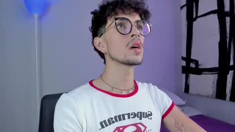 Snapshot of erisleon chatting on October 30, 1:34 pm   online show from October 30, 1:34 pm