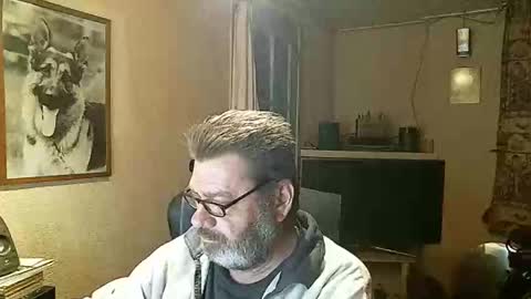Erwins room welcome sound on online show from February 5, 11:50 pm