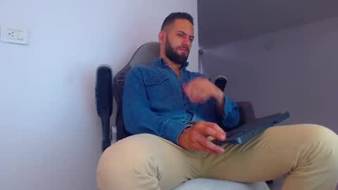 esteban online show from March 12, 7:38 pm