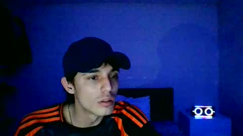 estebankit0 online show from December 26, 11:03 pm