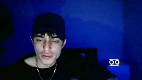 estebankit0 online show from December 28, 1:39 am