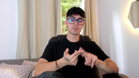 etham_wolf1 online show from May 16, 5:55 pm