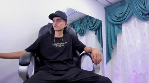 Ethan online show from December 19, 10:00 pm