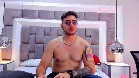 ethan_greys online show from November 14, 6:05 am