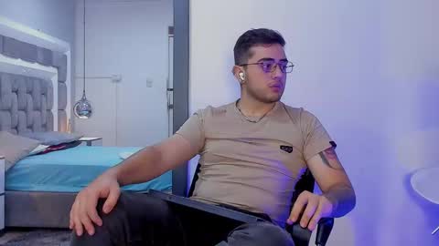 ethan_greys online show from December 19, 5:37 am