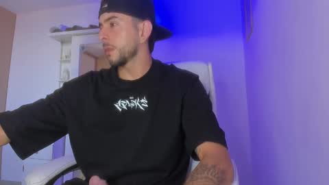 Ethan Muller online show from January 23, 8:35 pm