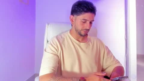 Ethan Muller online show from February 4, 8:06 pm