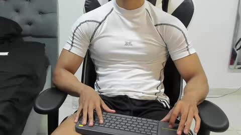 ethan_smitth1 online show from February 22, 8:37 pm