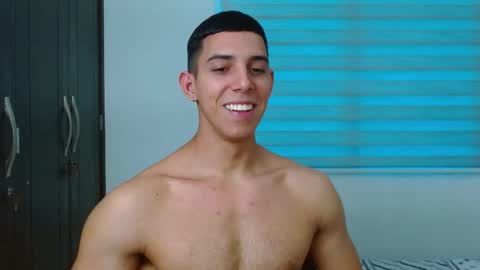 ethan_wright_ online show from December 16, 9:44 pm