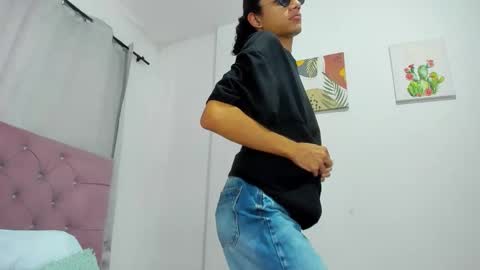 ethanblackwoodd online show from February 18, 7:55 pm