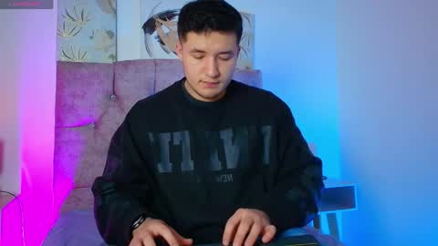 ethanconnor_ online show from April 6, 12:06 pm