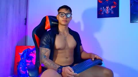 EVAN GREY online show from November 11, 12:04 am