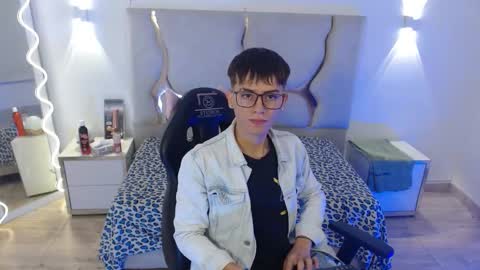 evan_tay online show from February 1, 3:05 am