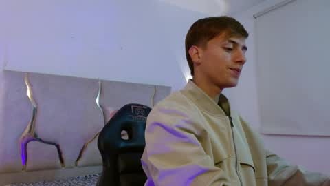 evan_tay online show from April 6, 3:14 am