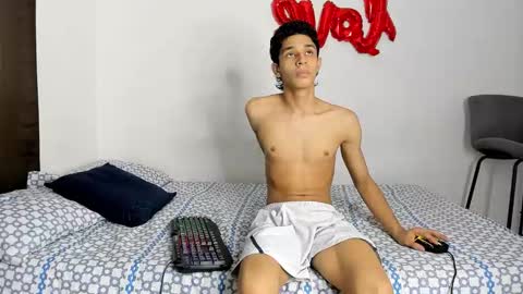 Snapshot of evans_collins24 chatting on October 7, 11:42 pm Evans collins24 online show from October 7, 11:42 pm