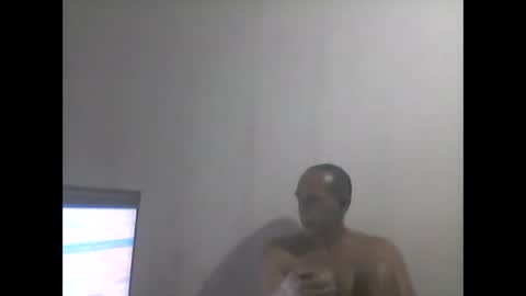 everaldosantos online show from December 28, 1:29 am