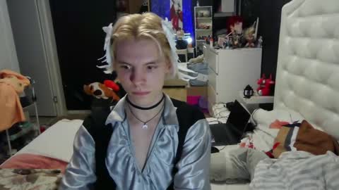 Essa online show from April 26, 9:22 pm