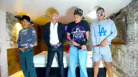 Snapshot of extrangers chatting on October 3, 12:10 pm extrangers online show from October 3, 12:10 pm