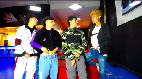 Snapshot of extrangers chatting on October 7, 12:20 pm extrangers online show from October 7, 12:20 pm