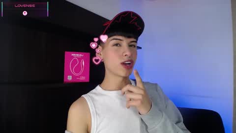 Snapshot of ezra_storm chatting on October 14, 5:14 am Juan online show from October 14, 5:14 am