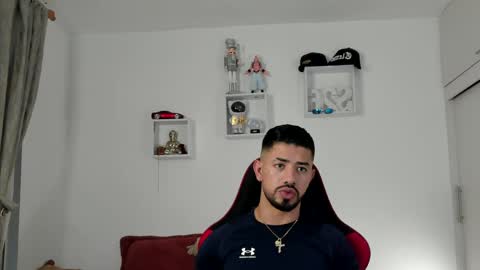 Ezzio Scolaro online show from April 16, 12:10 am