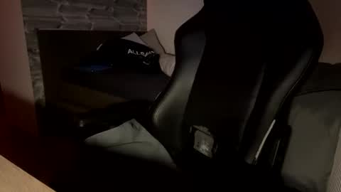Snapshot of fabian_196 chatting on December 15, 7:31 pm Call me bitch online show from December 15, 7:31 pm