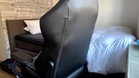 Snapshot of fabian_196 chatting on December 27, 1:18 pm Call me bitch online show from December 27, 1:18 pm