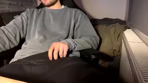 Snapshot of fabian_196 chatting on January 25, 5:08 pm Call me bitch online show from January 25, 5:08 pm