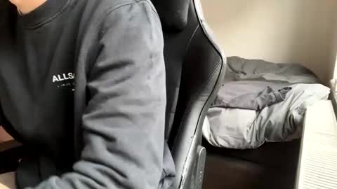 Snapshot of fabian_196 chatting on December 15, 9:13 am Call me bitch online show from December 15, 9:13 am