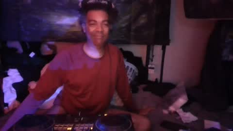 fadeyisteven32 online show from August 2, 2:32 am