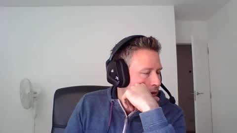 Snapshot of faer_087 chatting on September 24, 9:19 am faer_087 online show from September 24, 9:19 am