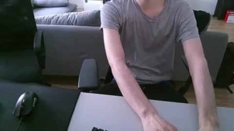 felixsagg online show from June 14, 8:49 am