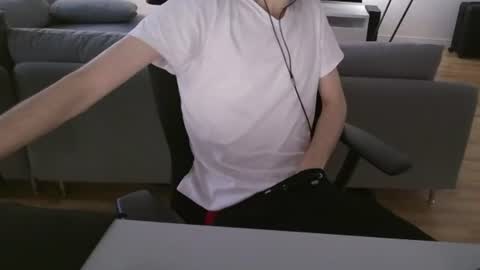felixsagg online show from June 22, 7:36 am