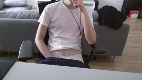 felixsagg online show from June 16, 9:33 am
