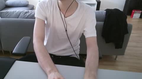felixsagg online show from June 18, 9:14 am